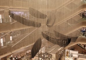 GINZA SIX 新作アート【6つの船】世界を舞台に活躍するアーティスト・塩田千春