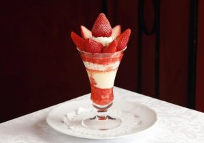 厳選した苺品種で仕立てたストロベリーパフェが楽しめる　「資生堂パーラー 銀座本店サロン・ド・カフェ」の2月限定メニュー